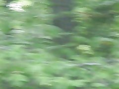 Teen susjed i s mamom u dvorištu