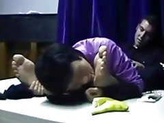 Kineski milf obožava muške noge