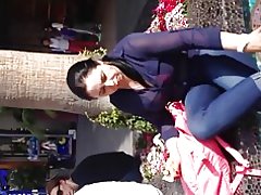 Vruća milf u obična majica