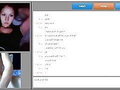 Slatka dama pokazuje sise, i duboko sisati prst
